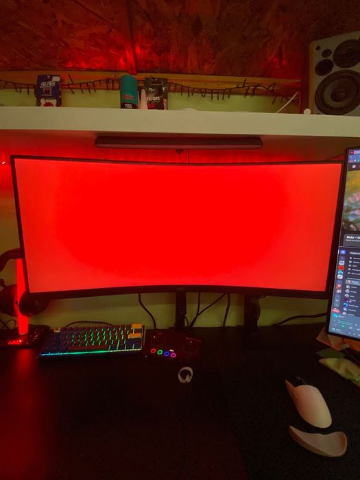 Продавам монитор AOC G2 CU34G2XP 4К 144 HZ