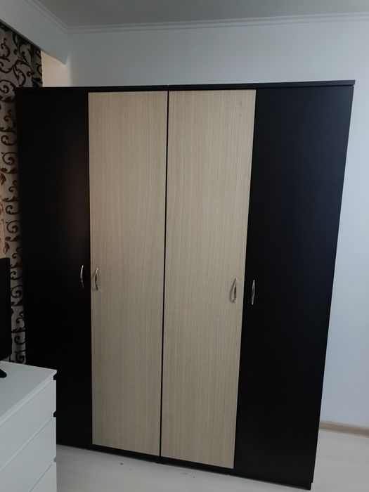 Vând dulap dormitor, pat cu 2 noptiere