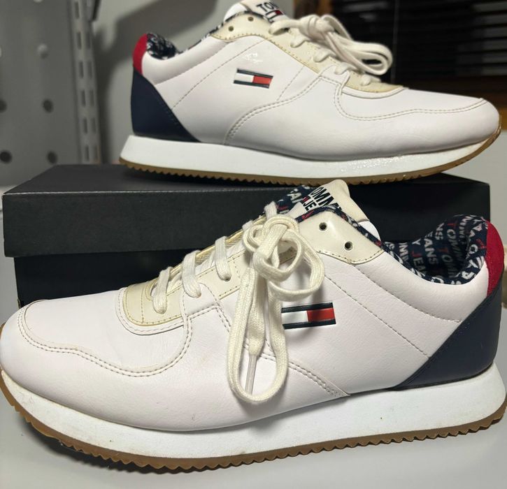 TOMMY HILFIGER -  дамски маратокнки  № 39,5