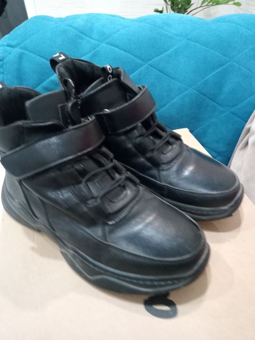 Продам обувь зимнюю на мальчика