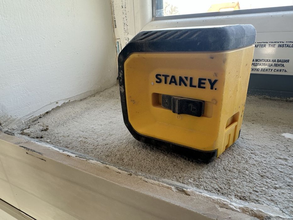 STANLEY - Nivela laser cu linii cruce, 10m [STHT77611-0]