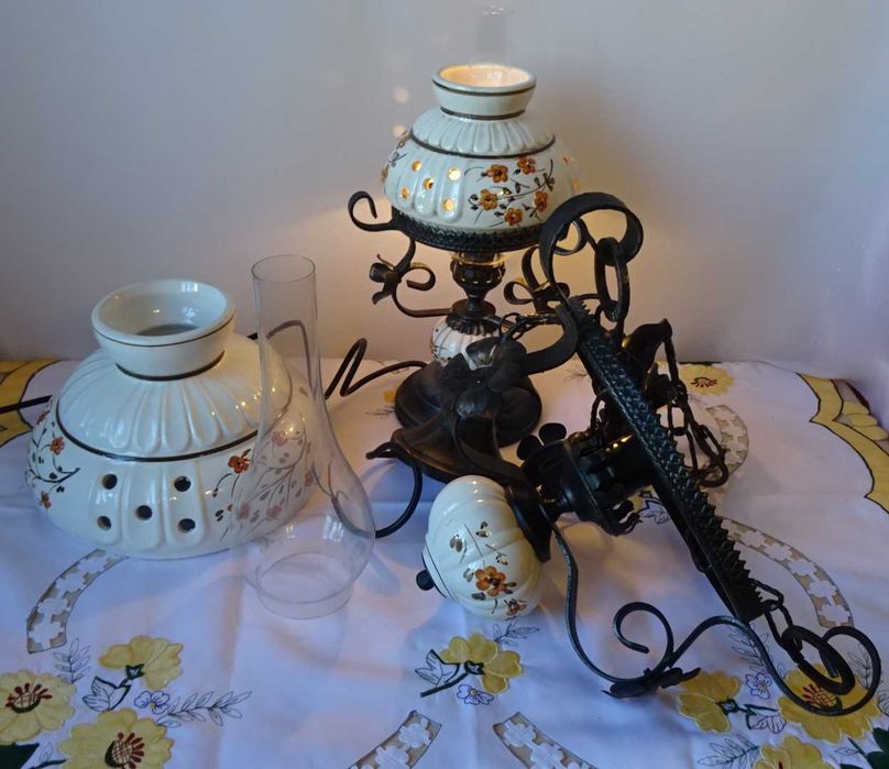 Настолна лампа и полилей  с  декорация в стил Рустик