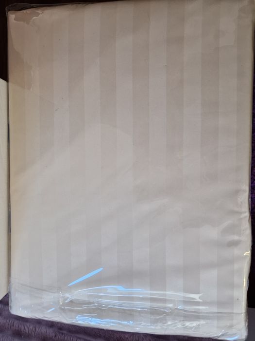 Lenjerie de pat model damasc – nouă, sigilată