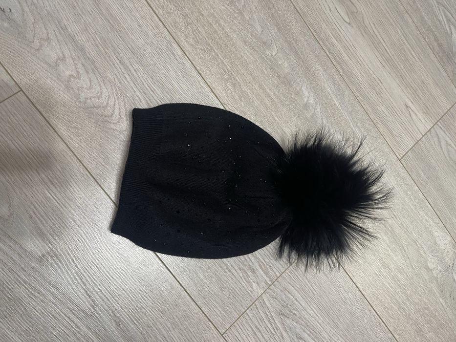 Căciula  cu moț din blana naturala si set , noi cu eticheta