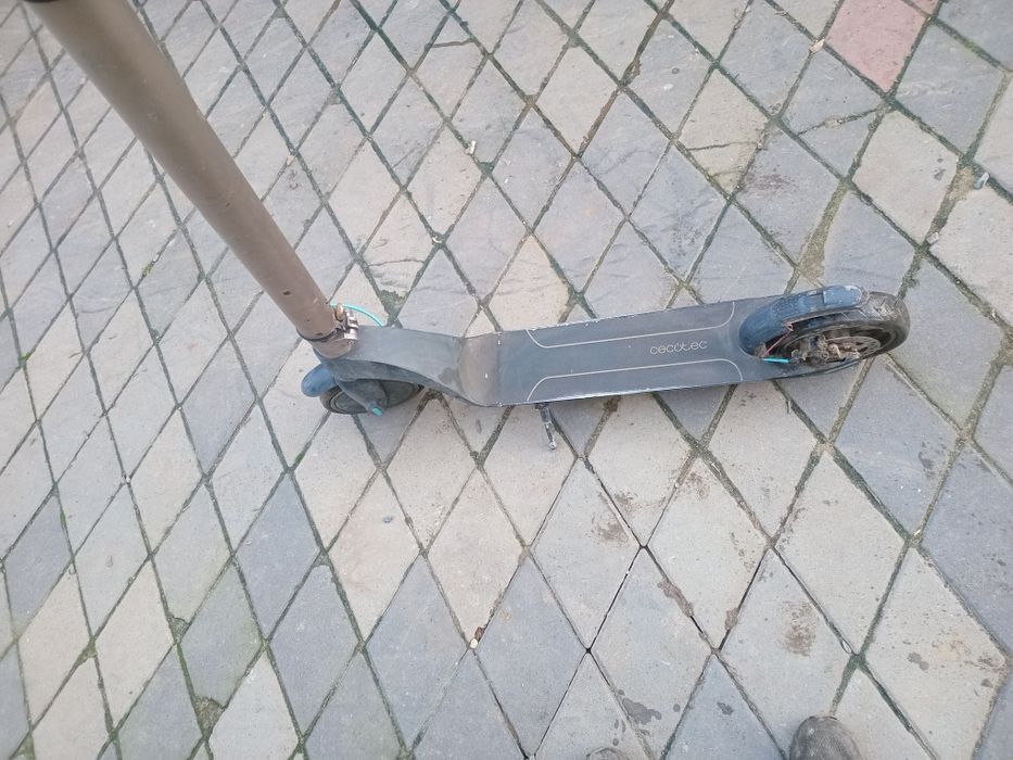 Vând trotineta electrica  urgent  preț  550 lei neg