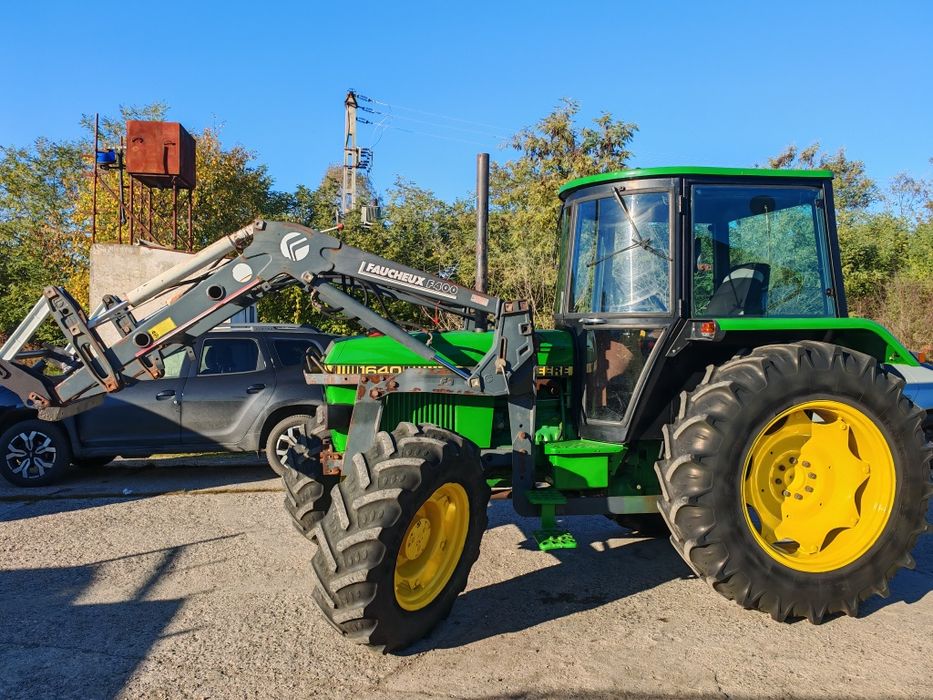 Tractor John Deere 1640 cu încărcător frontal faucheux