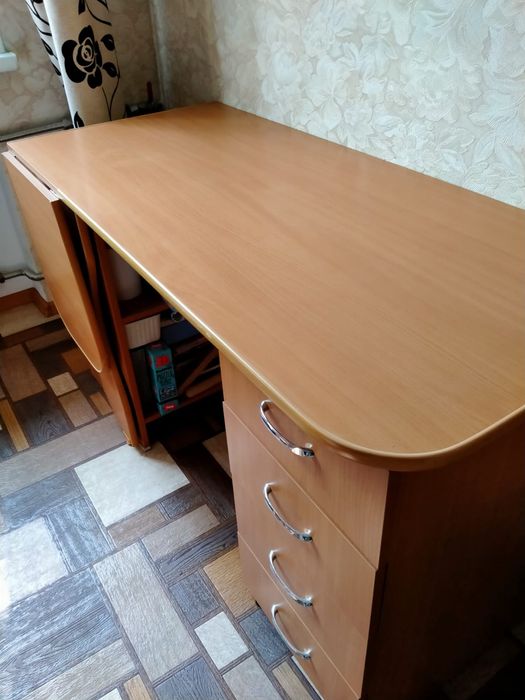 Раскладной письменный стол в идеальном состоянии