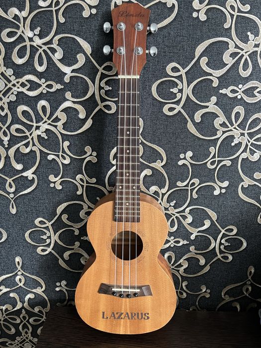 Продам укулеле Linda