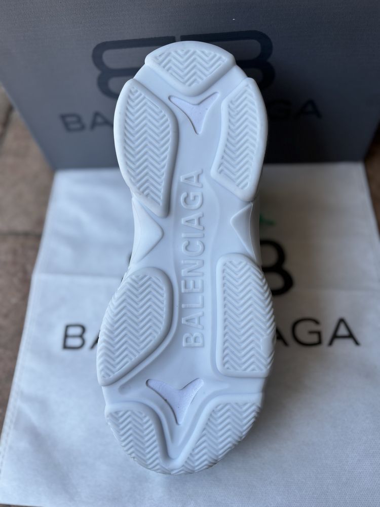 Adidasi Balenciaga Triple S White model nou