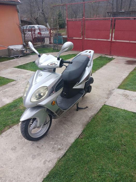 Vând scuter Rex 125 cmc din 2008