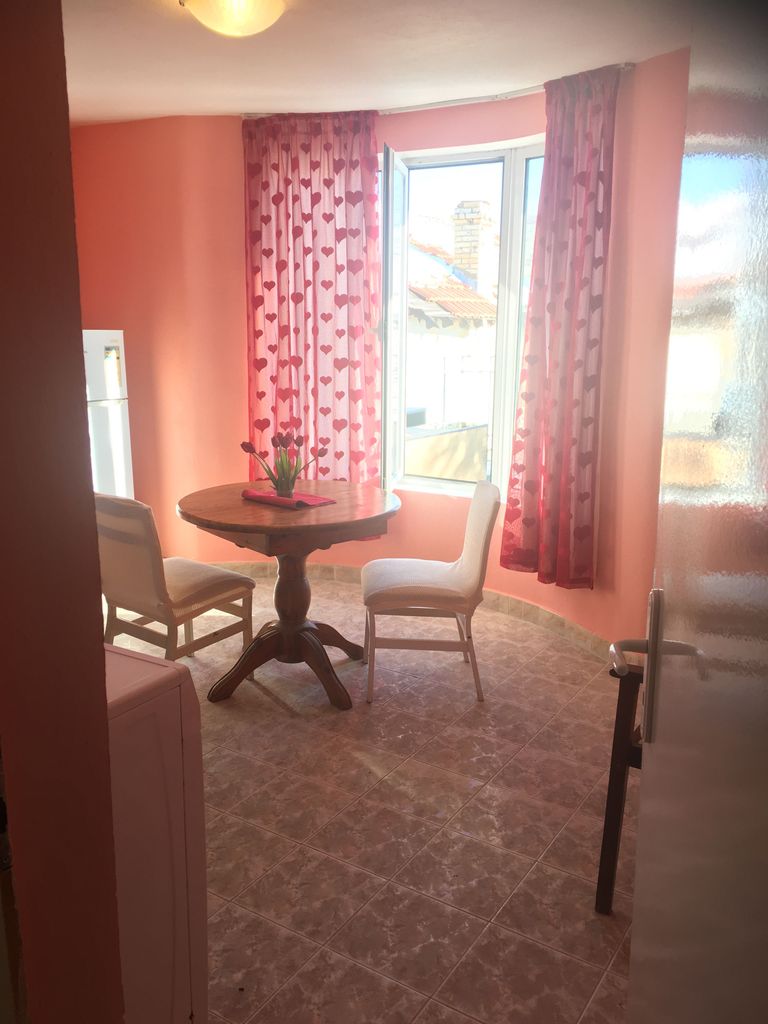 Дава се под наем Двустаен апартамент в Варна, Базар Левски - 70 кв.м за 357 € - Снимка #6