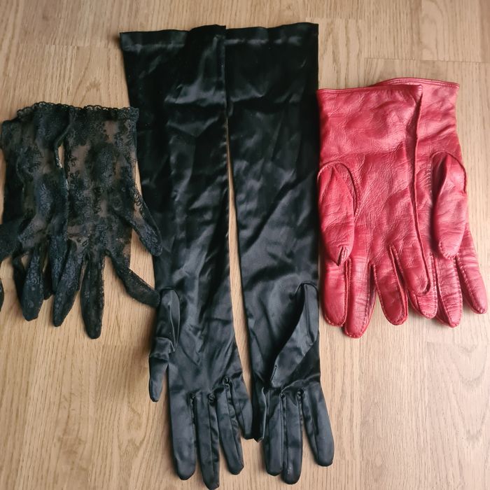 Vand frumoase mănuși