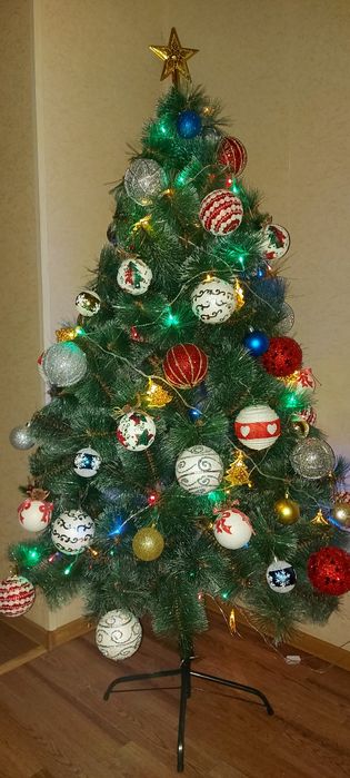 Новогодняя елка красивая