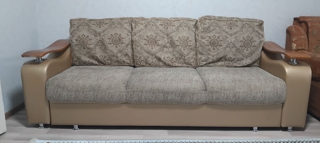 Продам диван хорошего