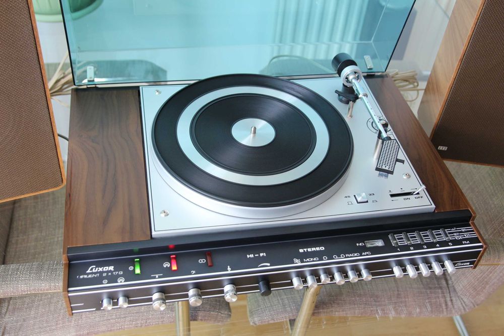 Luxor Dirigent 3835 cu pick-up 4221 si boxe ITT Hyperion H3-50