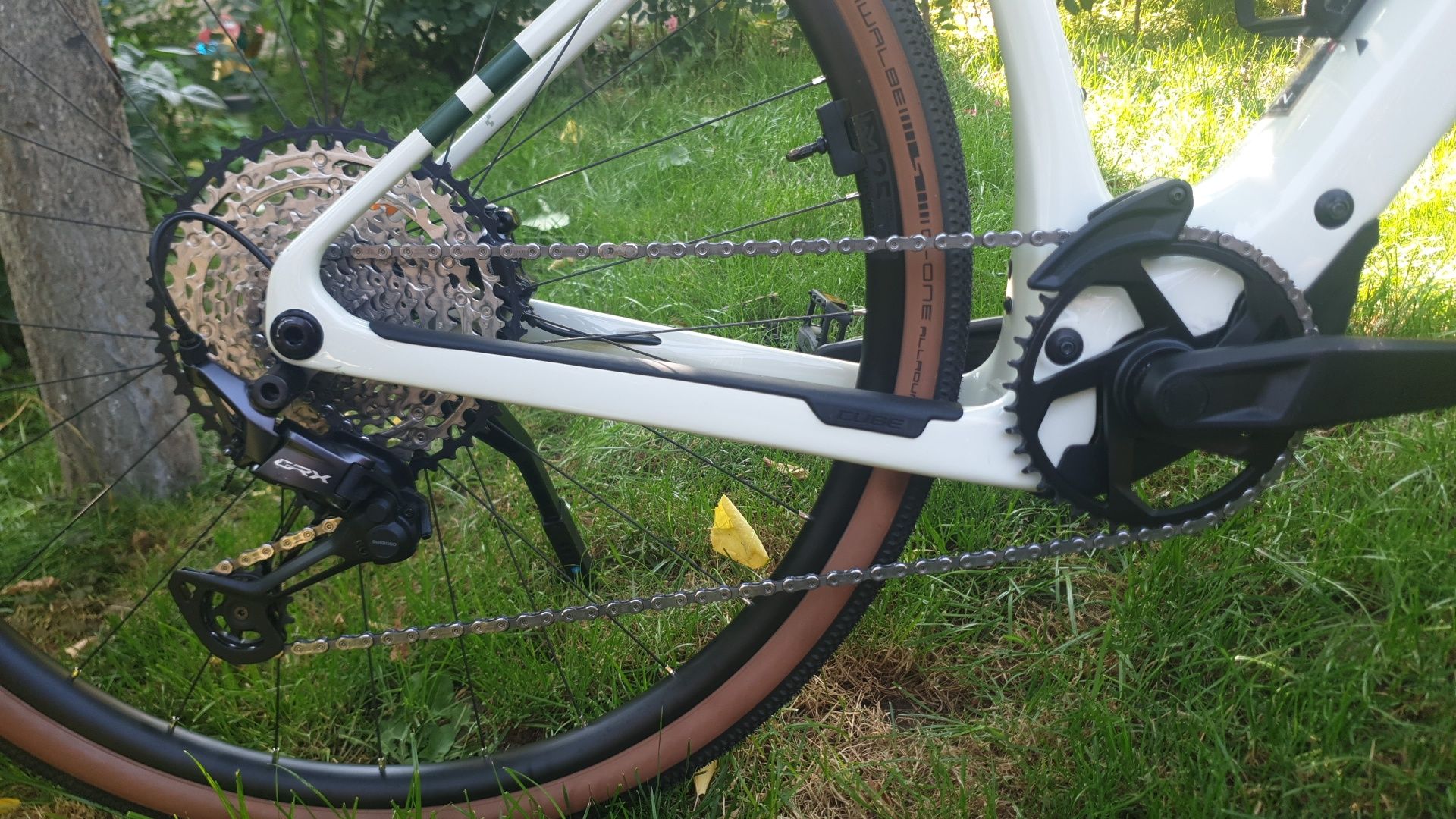 Gravel electric 2025 carbon 14kg  "CUBE NUROAD HYBRID C:62 Race 400X"