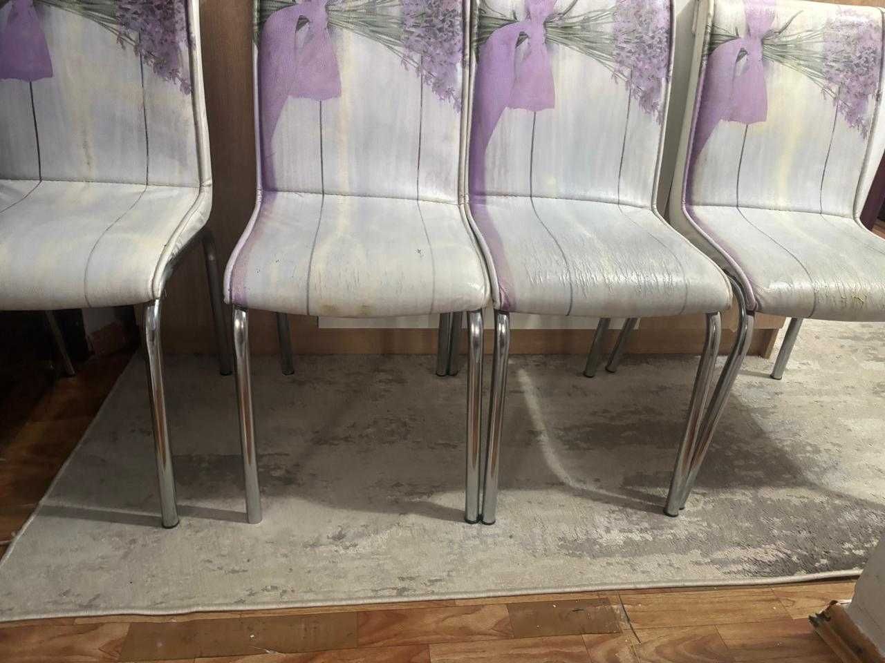 Продам стулья с чехлом