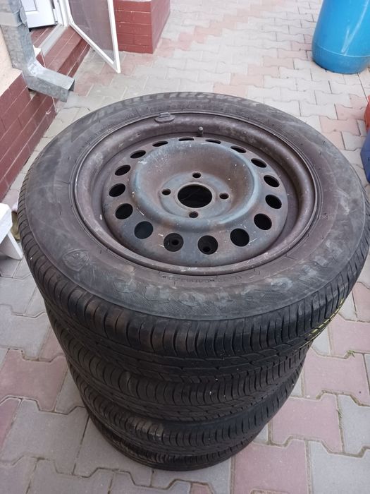 Vând cauciucuri și jante