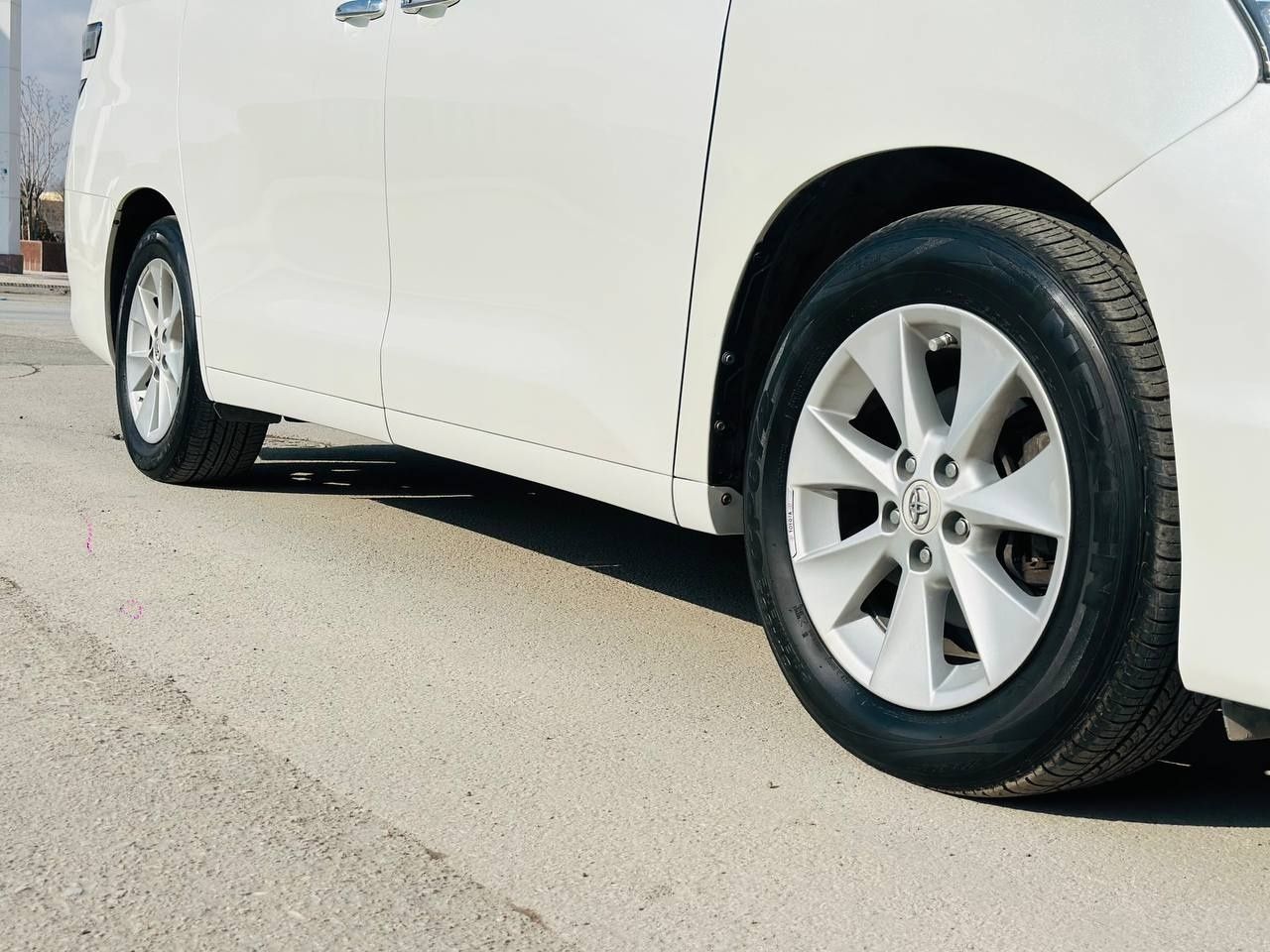 Toyota Alphard ANH 20 кузов минивэн