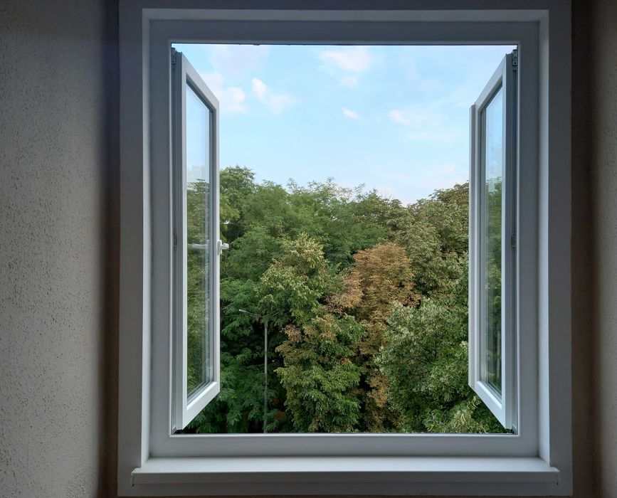 Под наем тристаен обзаведен и оборудван в идеален център на Добрич