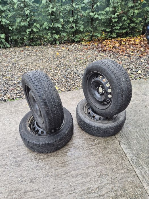 Jante R15 4x100 Dacia cu anvelope iarna 185/65R15