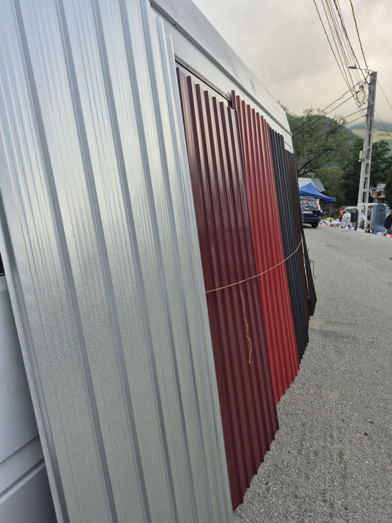 Vând tablă cutată zincată colorată zinc aluminiu preț negociabil
