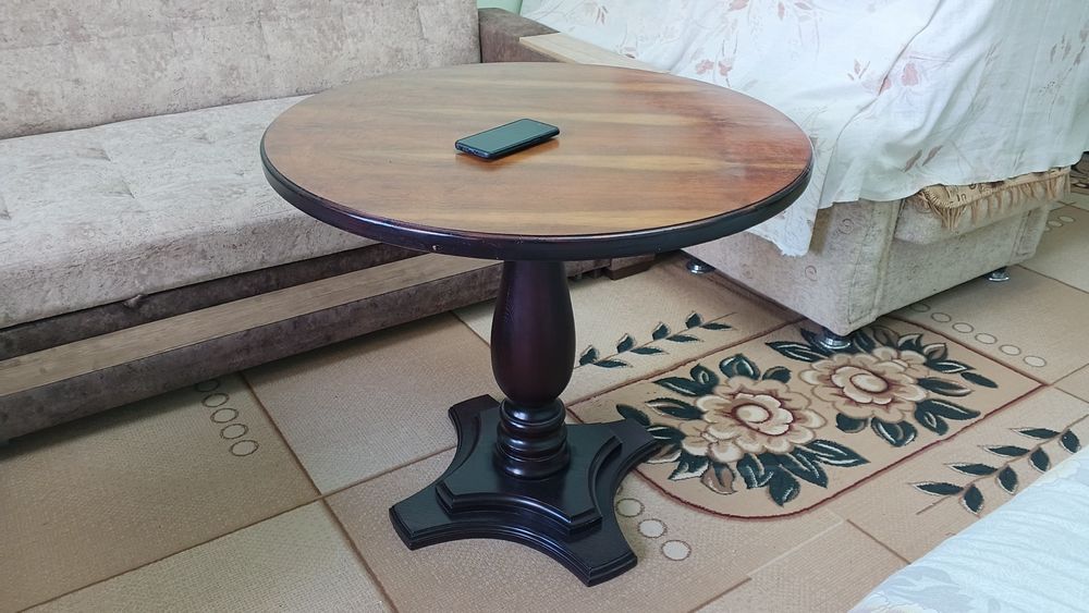 Круглый стол из ореха. Срочно