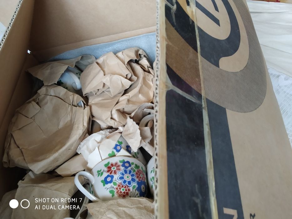 Янги сервис  сотилади .Коробкада 2-хил набор бор.