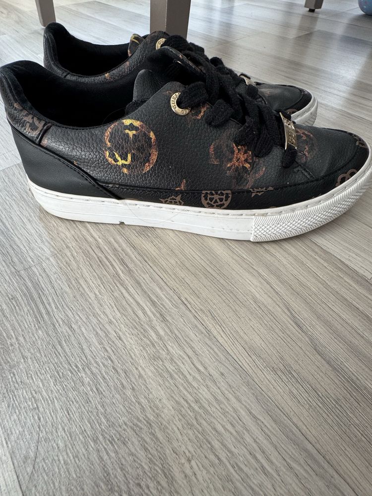 Кожени кецове Guess