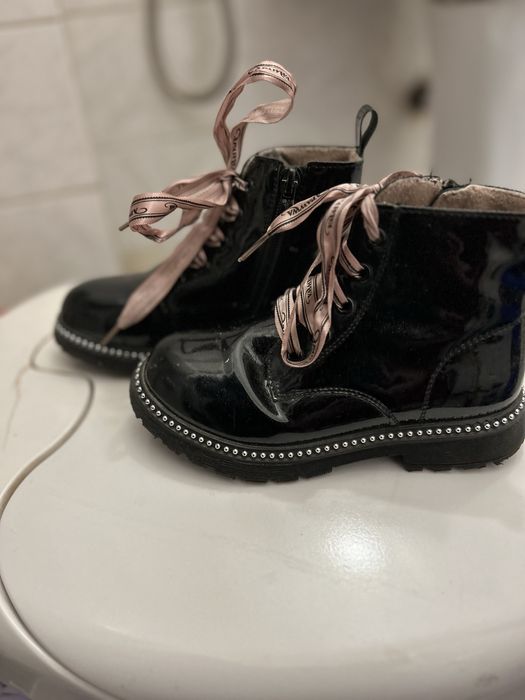 Детски лачени боти