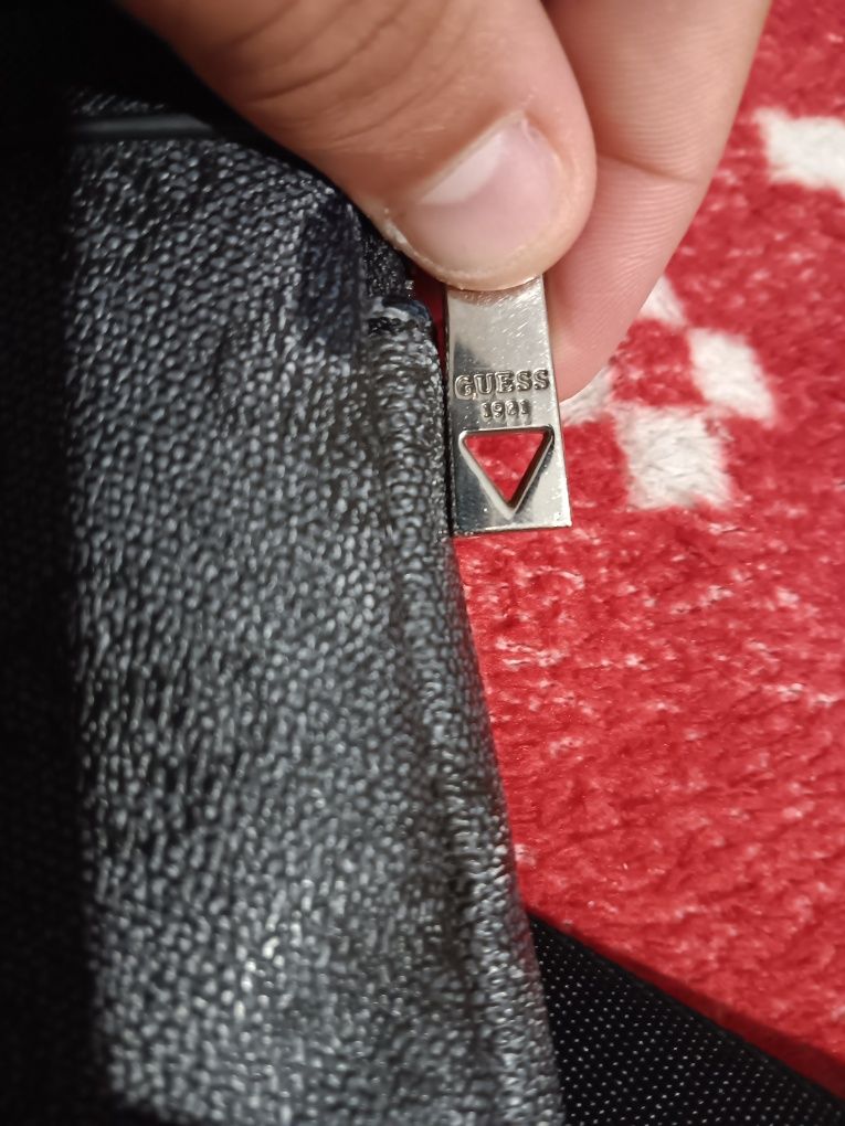 Чантичка на GUESS