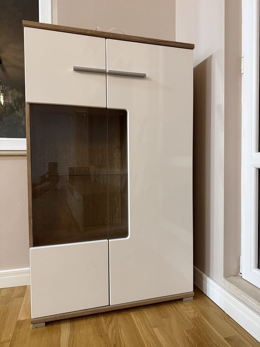 Мебели за всекидневна (маса, TV скрин и два шкафа)