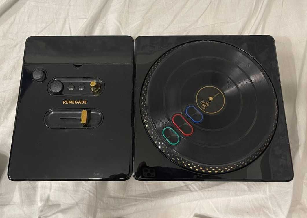 DJ Hero 2 Wii Party Bundle Renegade Gold Edition (Raritate)