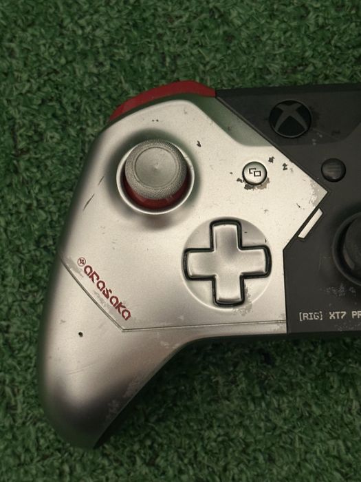 Controller Xbox One Cyberpunk 2077 – ediție limitată