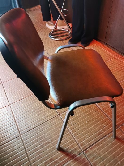 Vând scaune de interior