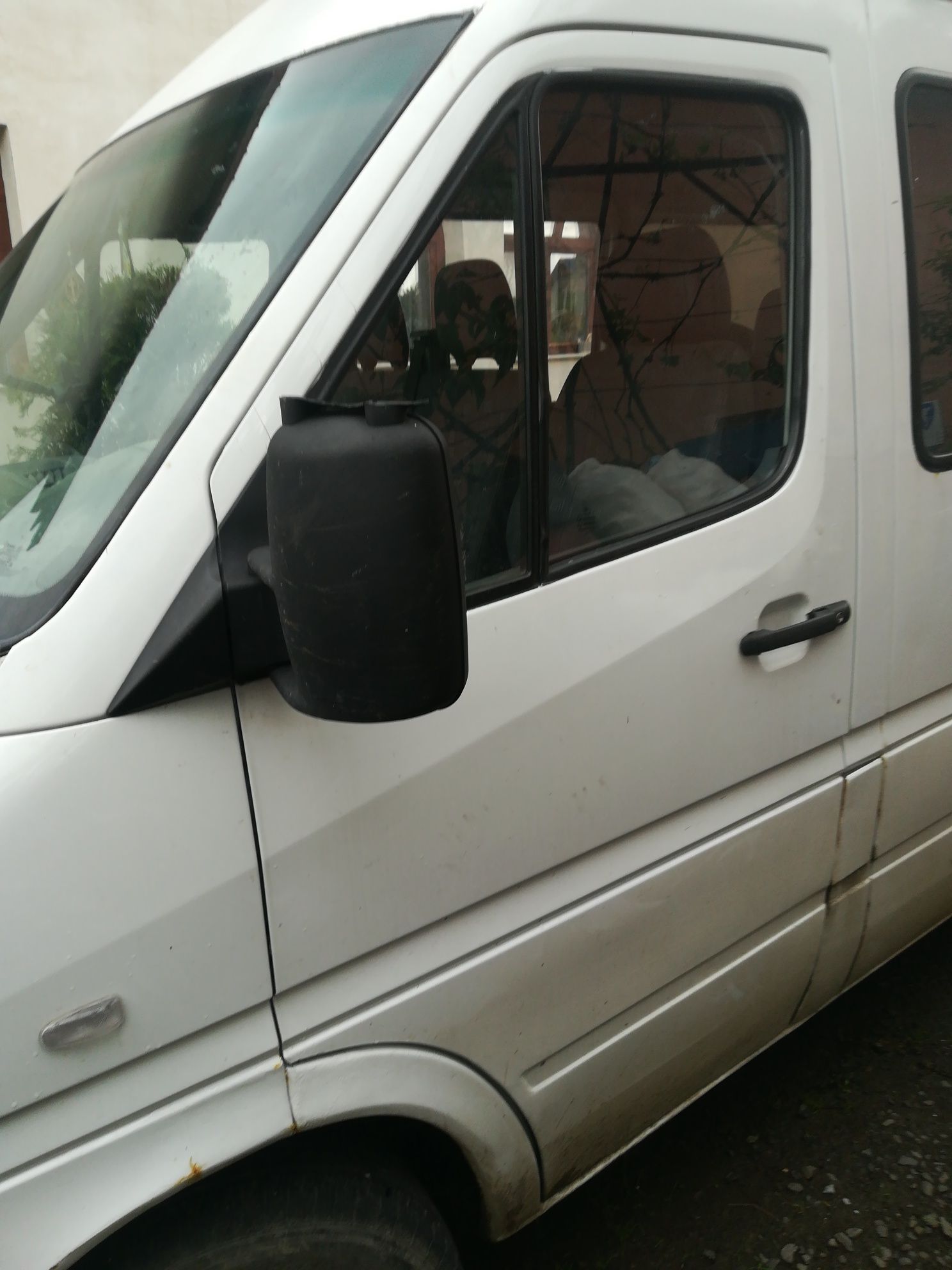 Vând Mercedes sprinter cu 9 locuri în stare de funcționare