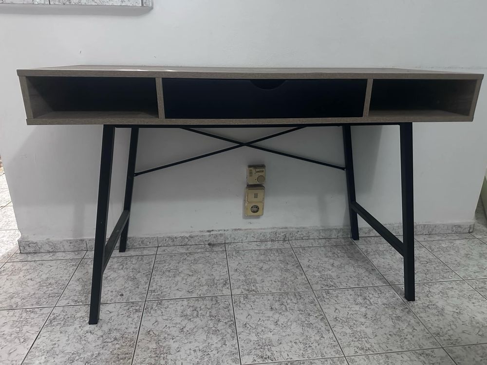 Интериорно/компютърно бюро