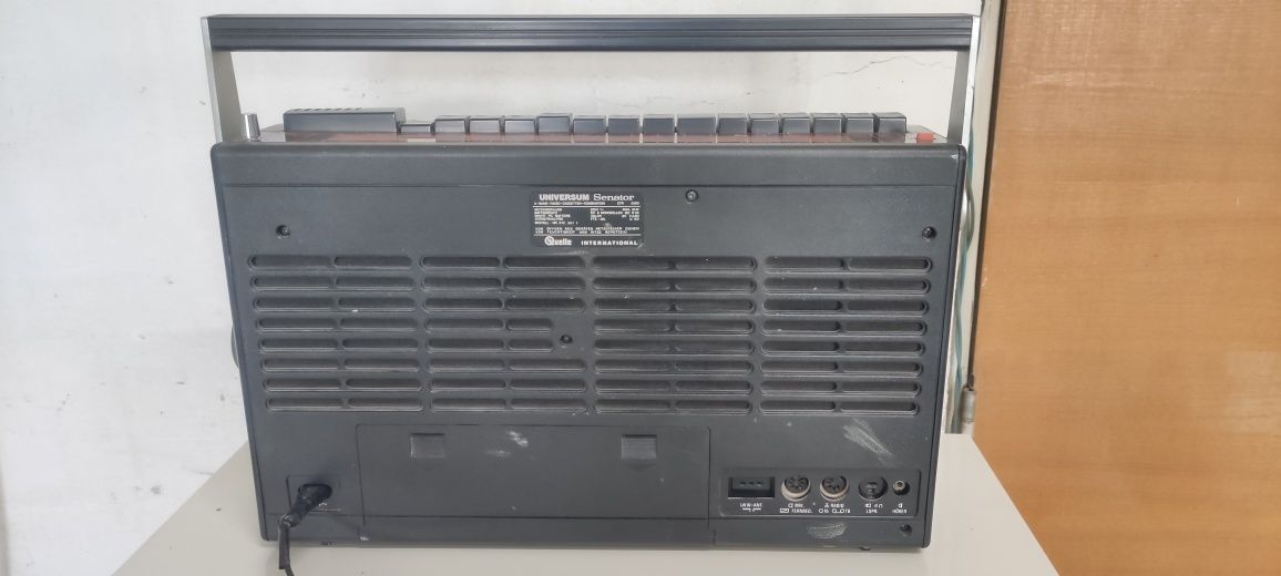 Radio casetofon Universum