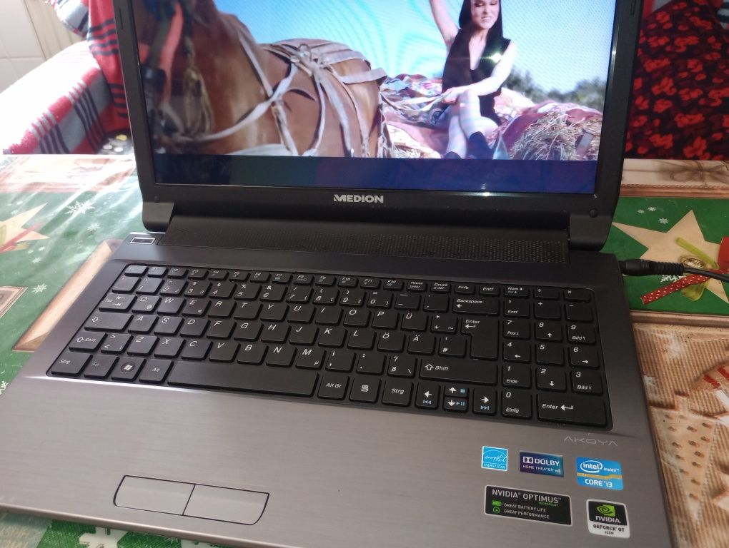 Laptop Medion ,Intel i3,video dedicat 1 GB, buetooth, tester auto