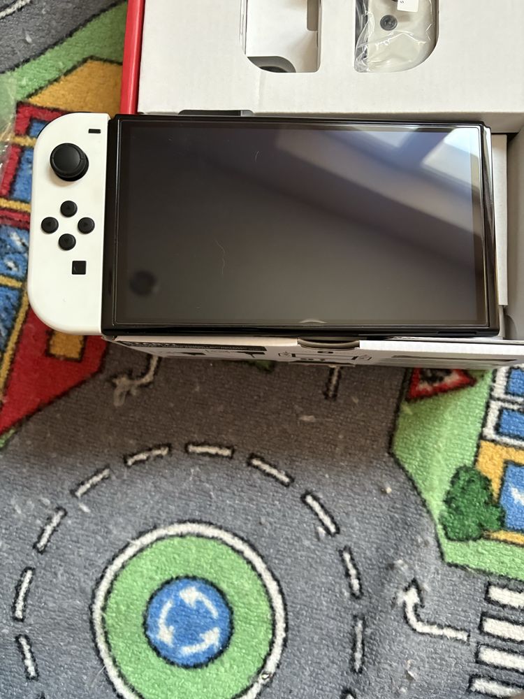 Vand nintendo switch OLED.NOU CU GARANTIE!!