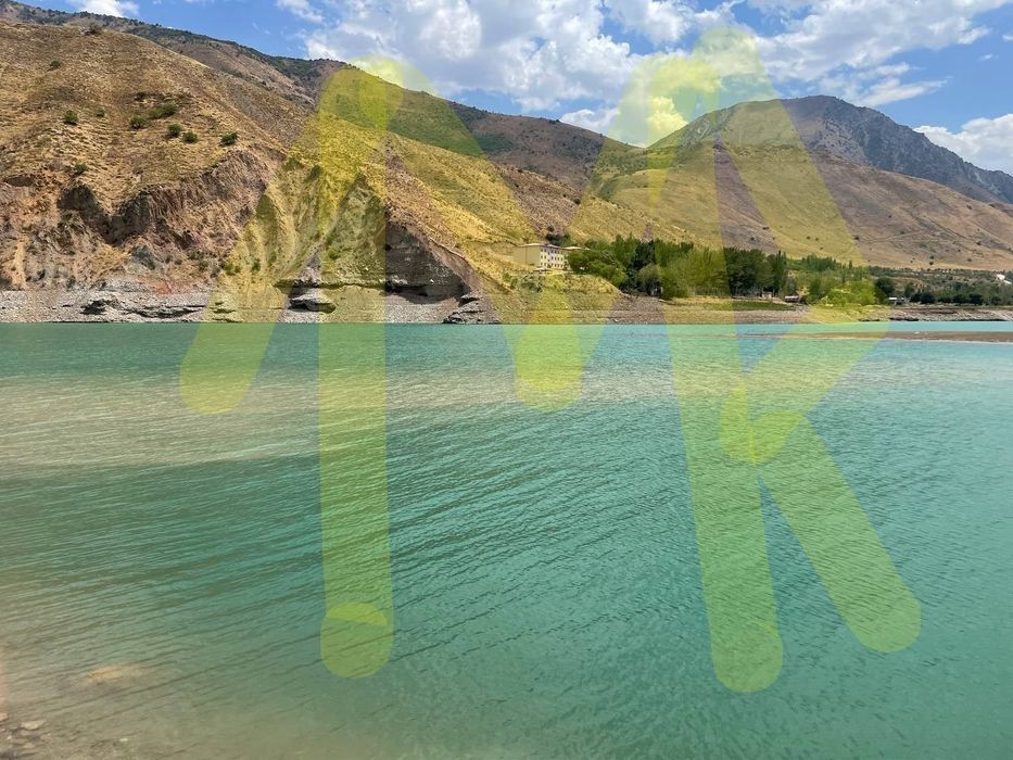 Продам . Чарвак 10 га. Первая линия.