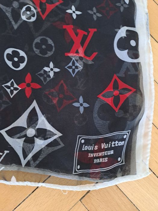 Louis Vuitton разкошен шал