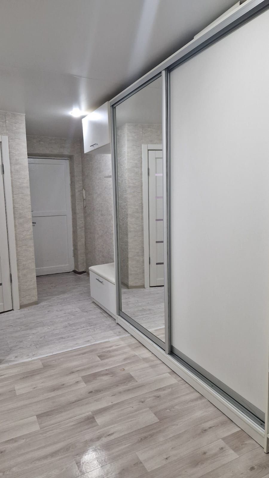 Продается 2комнатная квартира кирпич, 5/5, Р-н ТД"Пирамида",(Вокзал).