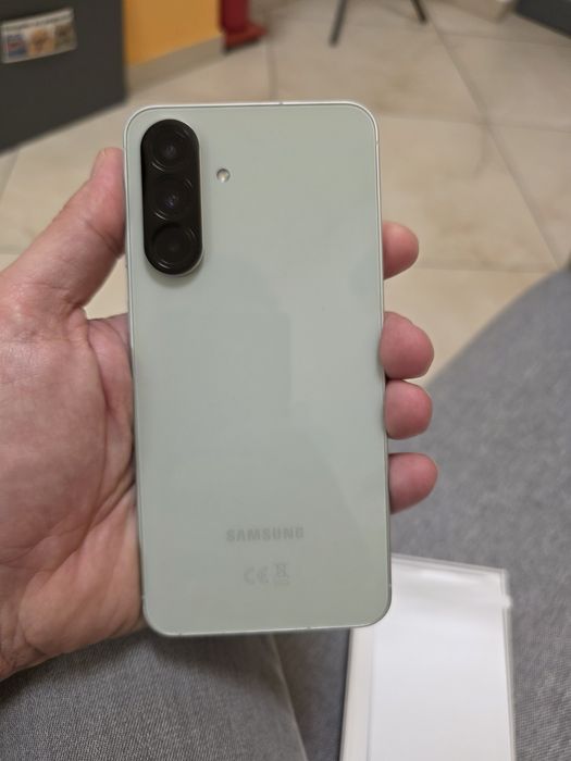 Samsung A56 128gb закючен