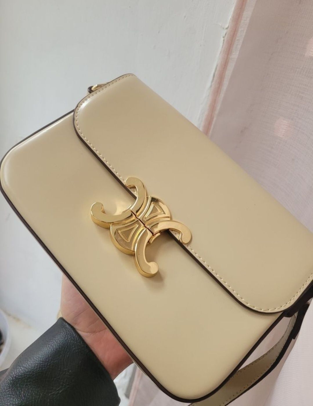 Бежова чанта естествена кожа Celine