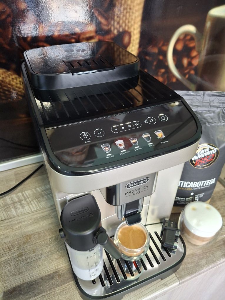 Кафемашина DELONGHI MAGNIFICA EVO с 6месеца гаранция от магазин