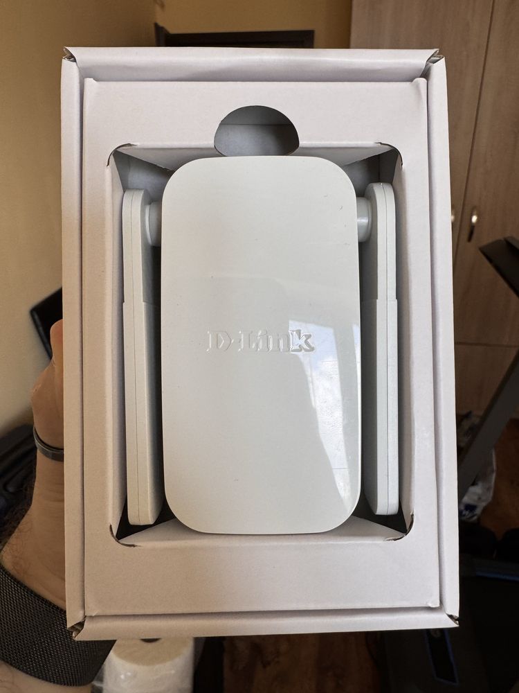 Продава се Wi-Fi extender D-Link
