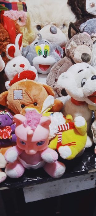 продаются мягкие игрушки много больше 30 штук