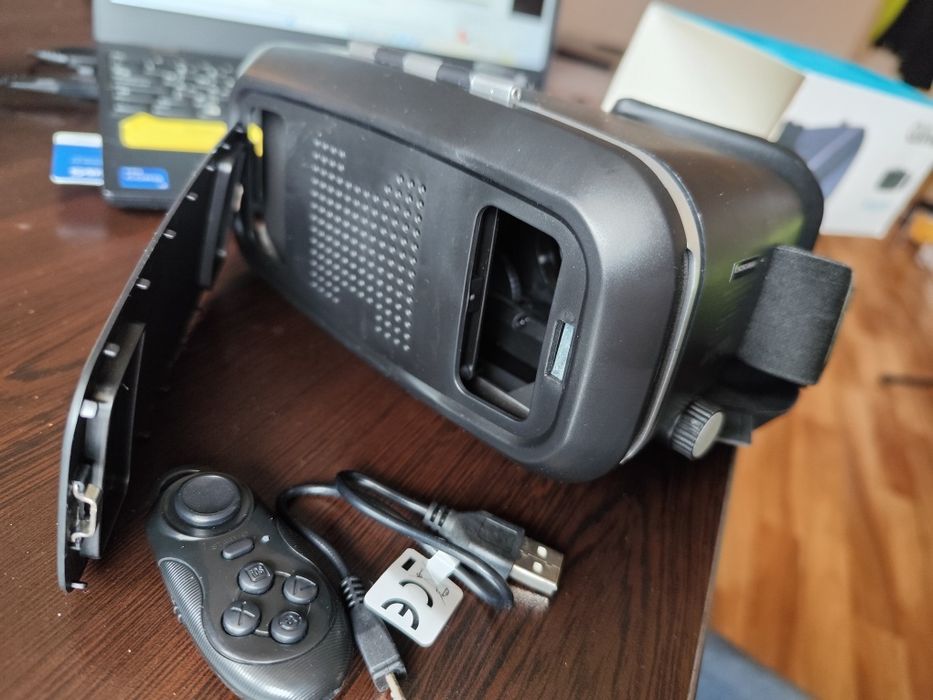 Очила за виртуална реалност и жична Gaming мишка