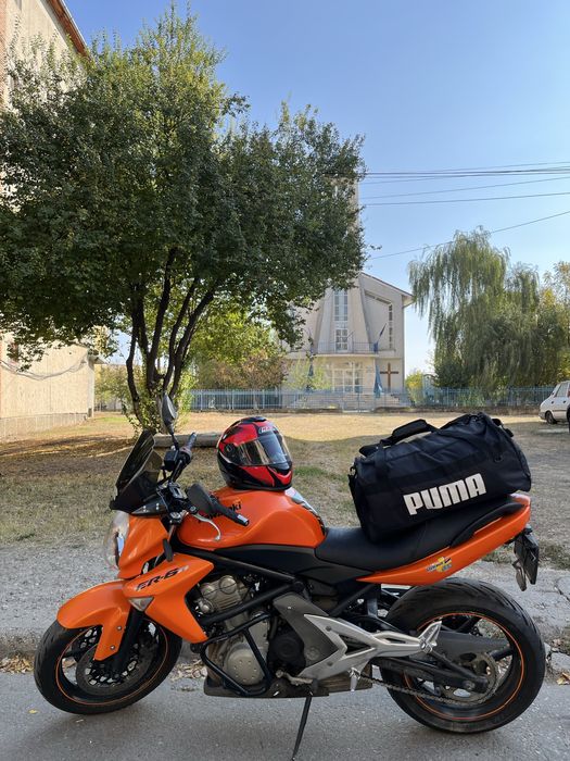 Kawasaki ER-6n.